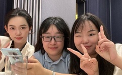 宝贝腿张大点就能吃到扇贝了